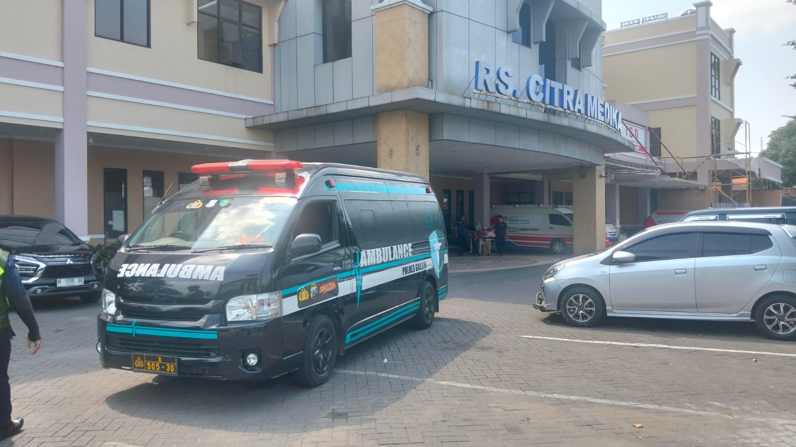 Hotline Lapor Cak Rama Respons Cepat, Polres Gresik Sediakan Ambulans Gratis untuk Pasien Kontrol
