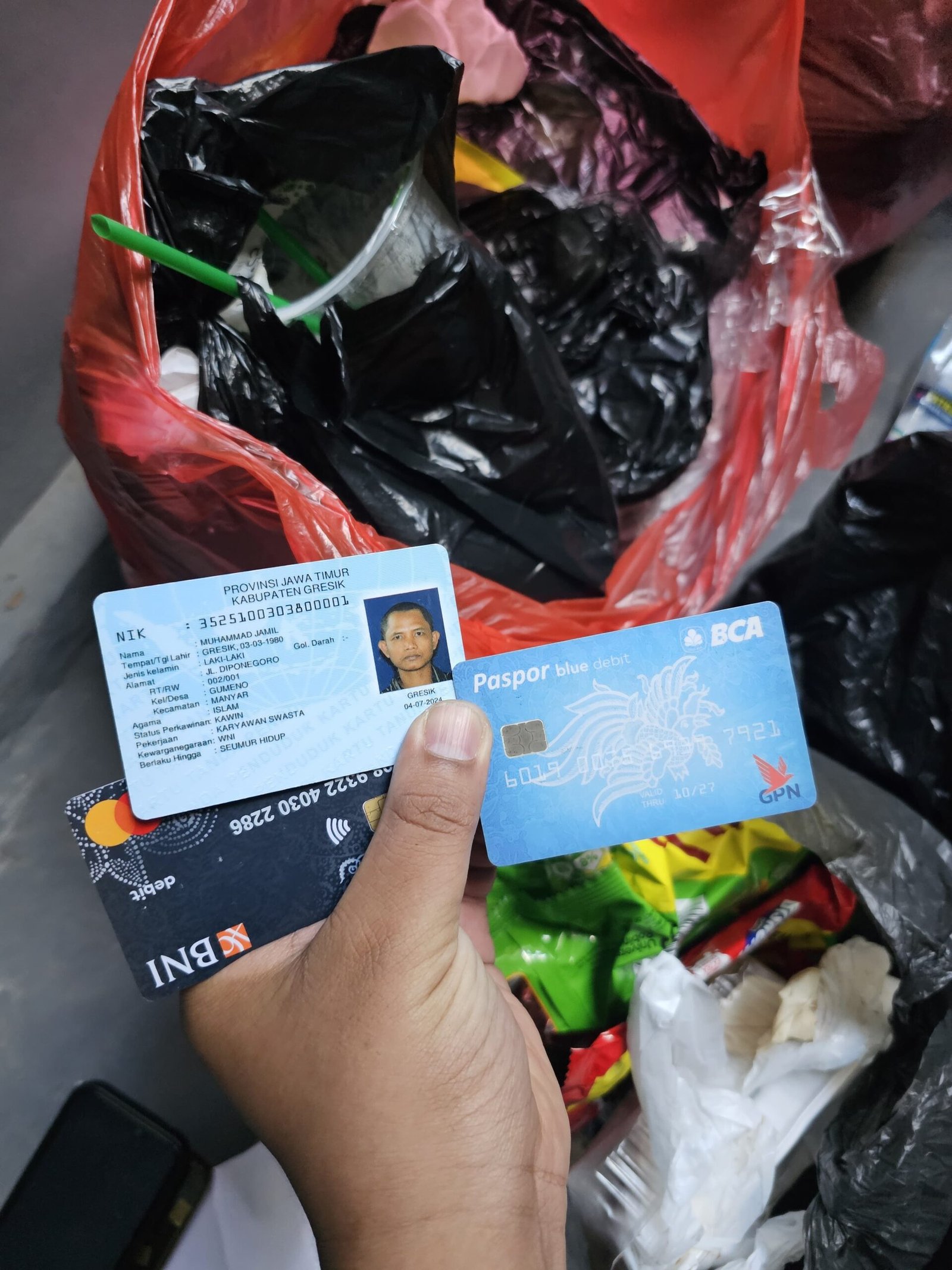 Polres Gresik Amankan Pelaku Pencurian Dompet, ATM Korban Dipakai Tarik Tunai Rp30,65 Juta