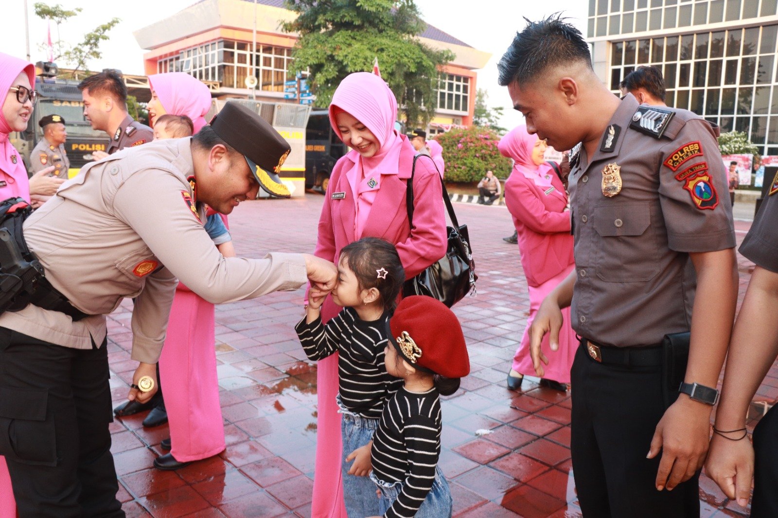 79 Personel Polri dan 3 PNS Polres Gresik Naik Pangkat, Kapolres: Layani Masyarakat dengan Hati