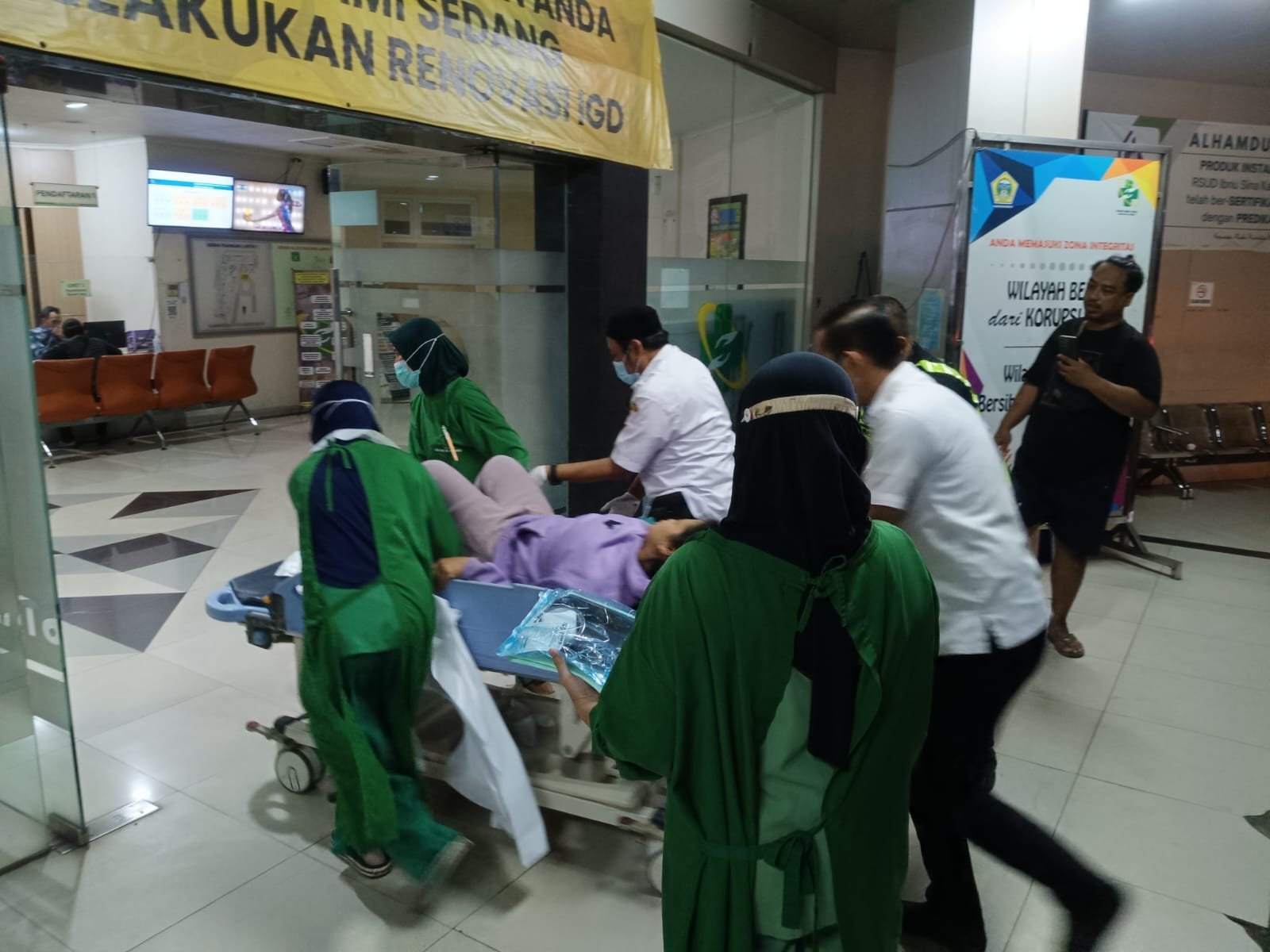 Aksi Heroik Satlantas Polres Gresik Selamatkan Ibu Hendak Melahirkan, Dikawal Cepat hingga Tiba di Rumah Sakit