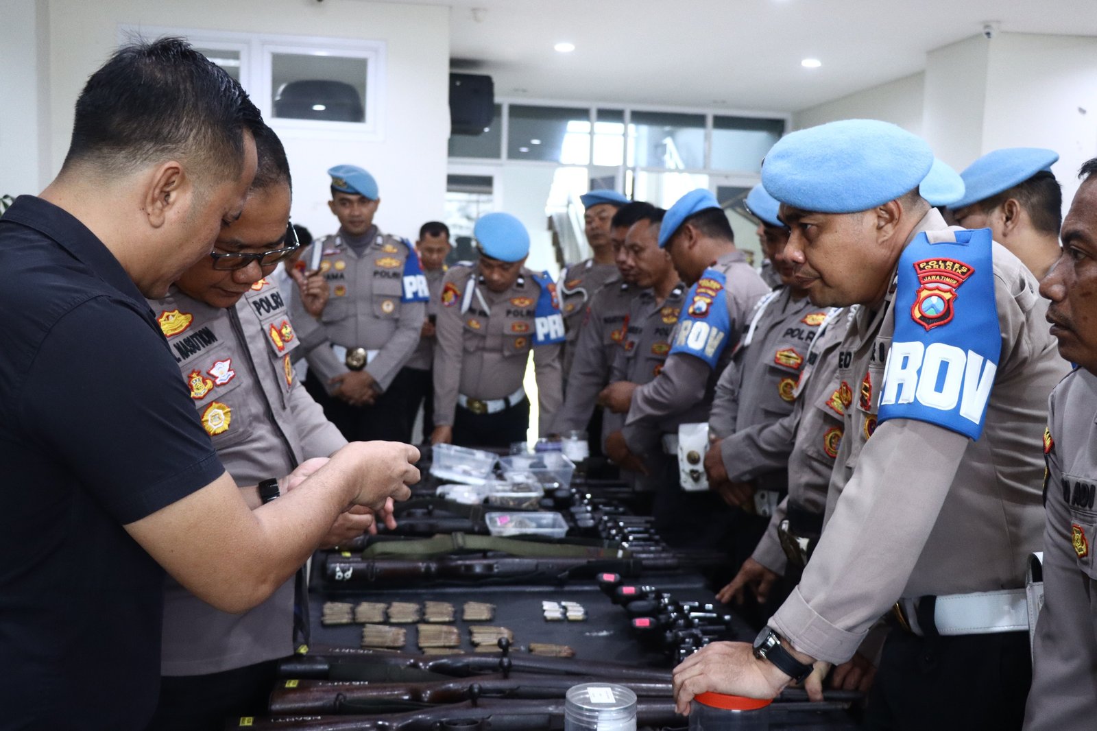 Polres Gresik Gelar Pengecekan Senjata Api Dinas, Pastikan Personel Tertib Administrasi