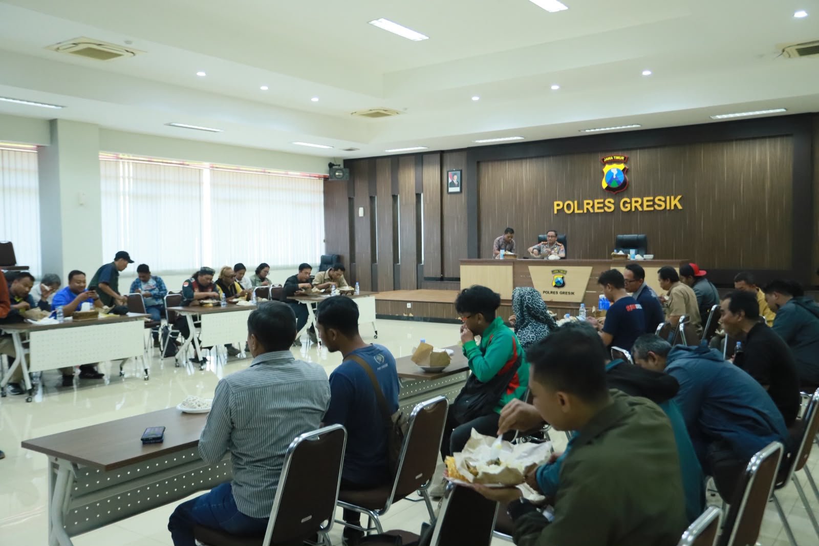 Pererat Sinergitas, Polres Gresik Gelar “Ngopi Bareng Media” Lewat Program Piramida