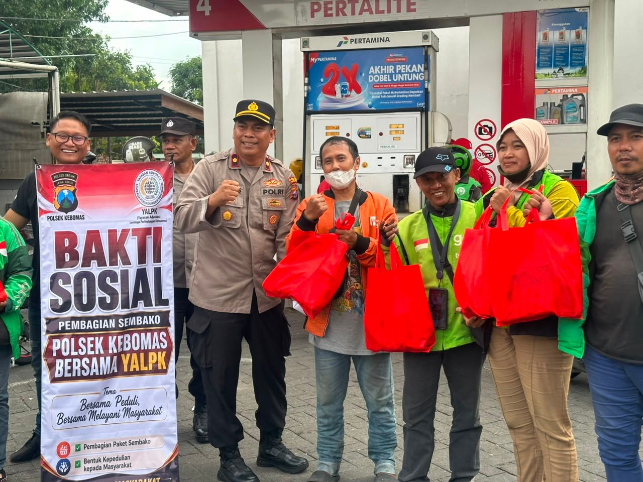 Polsek Kebomas dan YALPK Group Gelar Bakti Sosial