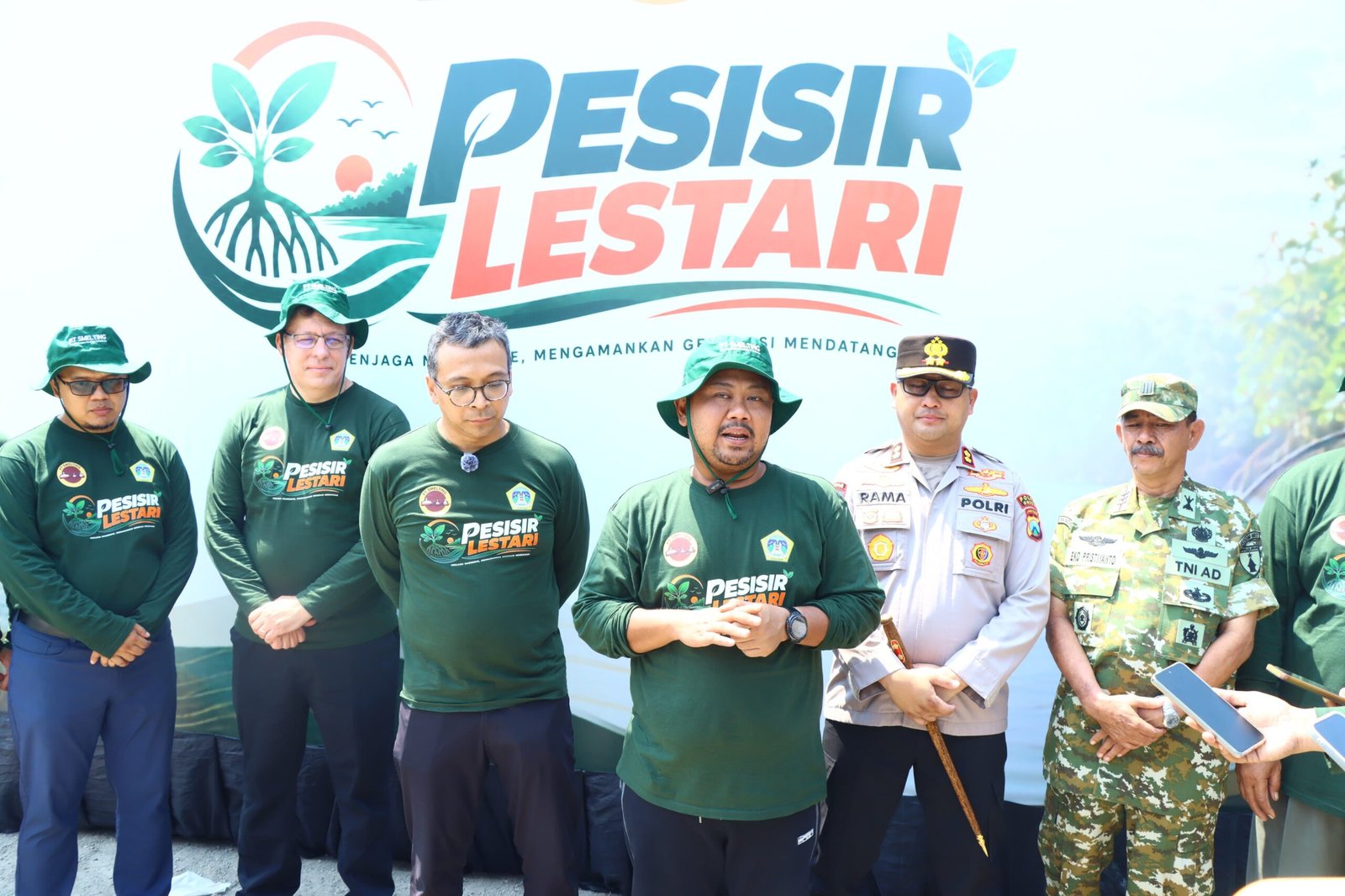 Polres Gresik Bersama Forkopimda dan PT Smelting Tanam 10.000 Mangrove di Randuboto, Jaga Ekosistem Pesisir