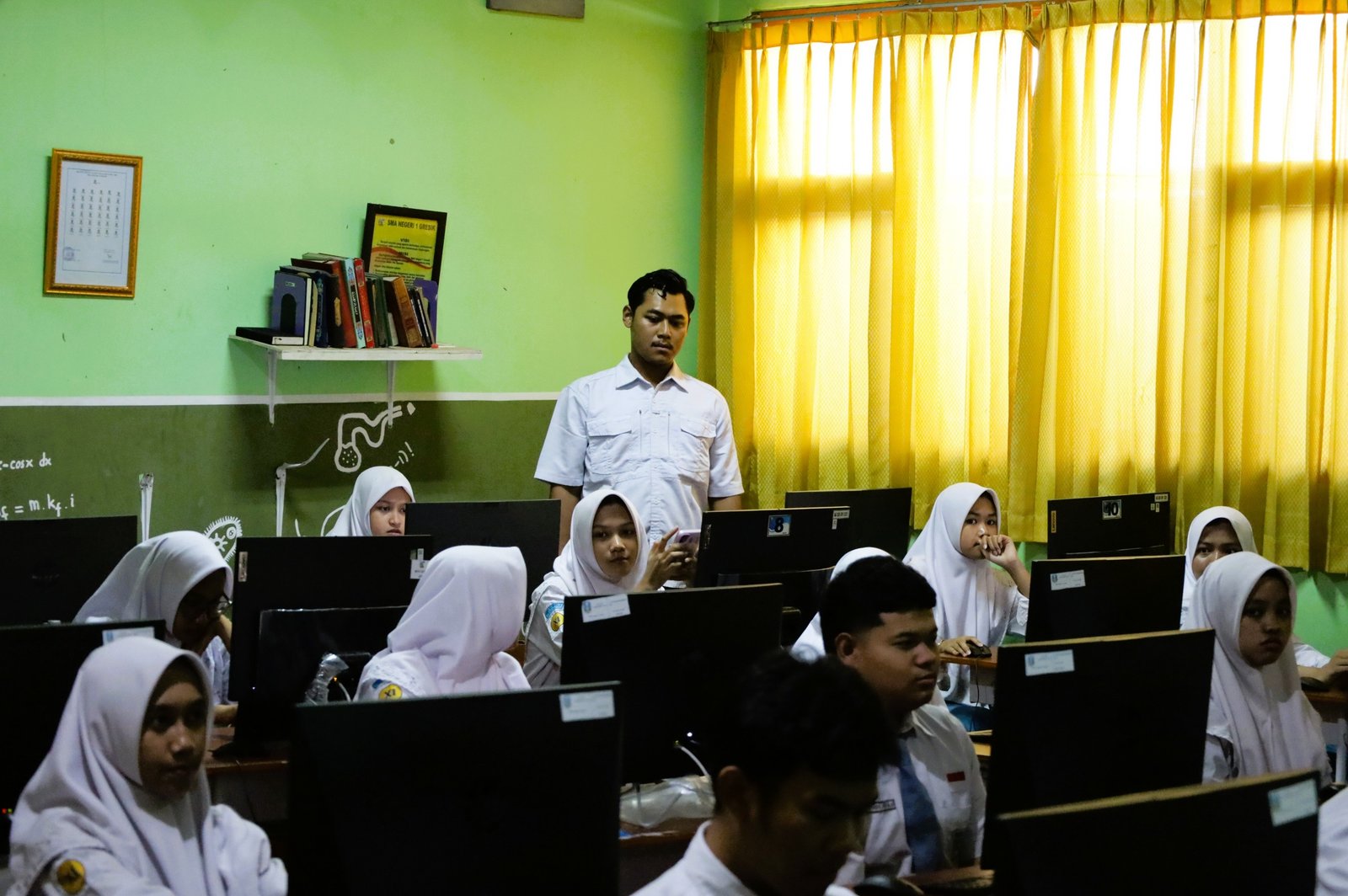 Polres Gresik Perkuat Literasi Digital, Ratusan Pelajar SMAN 1 Gresik Dapat Edukasi AI