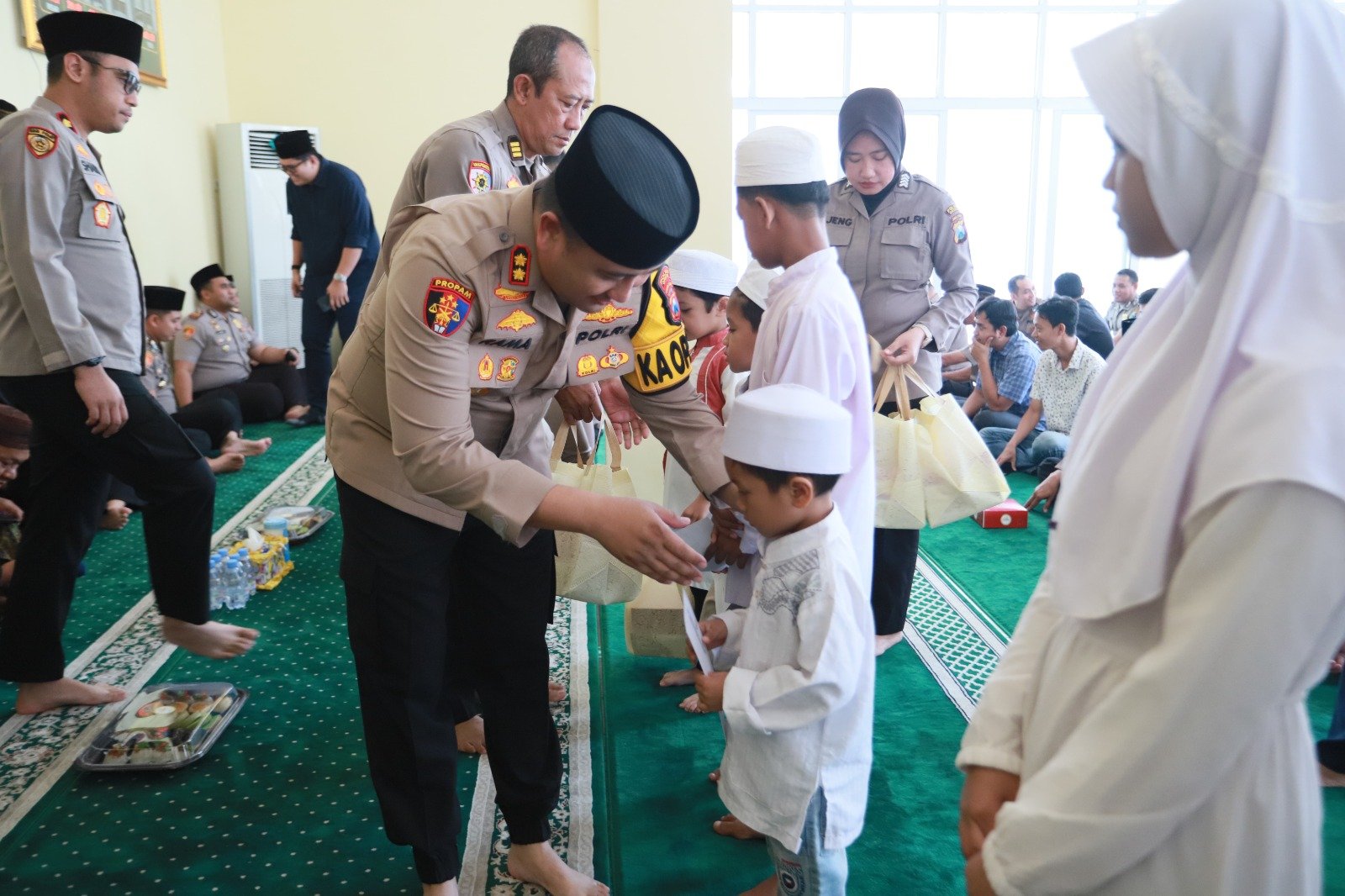 Polres Gresik Peringati Maulid Nabi 1448 H, Santuni Anak Yatim dan Perkuat Nilai Keteladanan