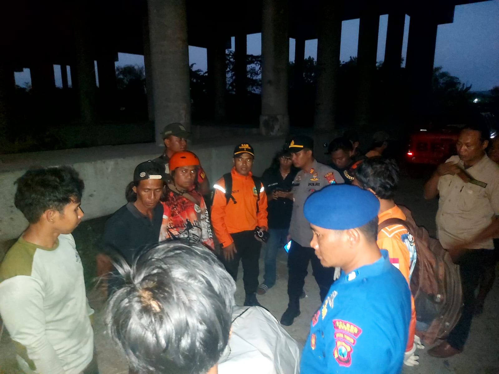 Respons Cepat Polsek Menganti Bersama Tim Gabungan, Korban Tenggelam di Tambak Gresik Berhasil Ditemukan