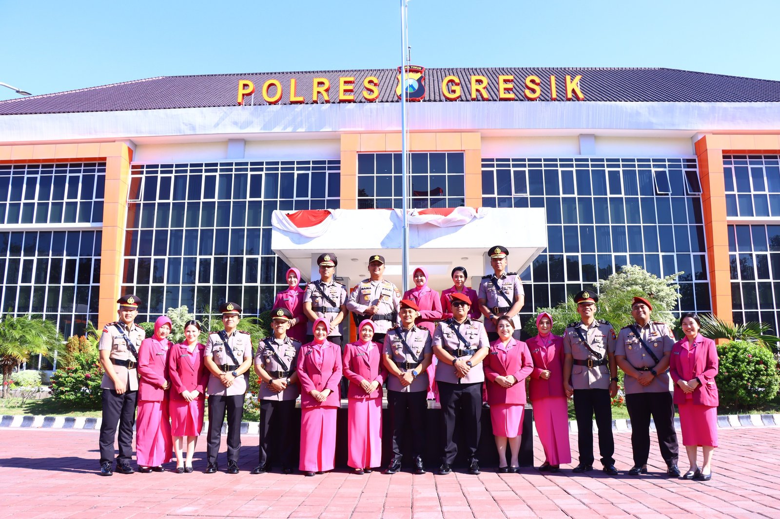 Kapolres Gresik Pimpin Sertijab PJU dan Kapolsek, 14 Personel Bergeser