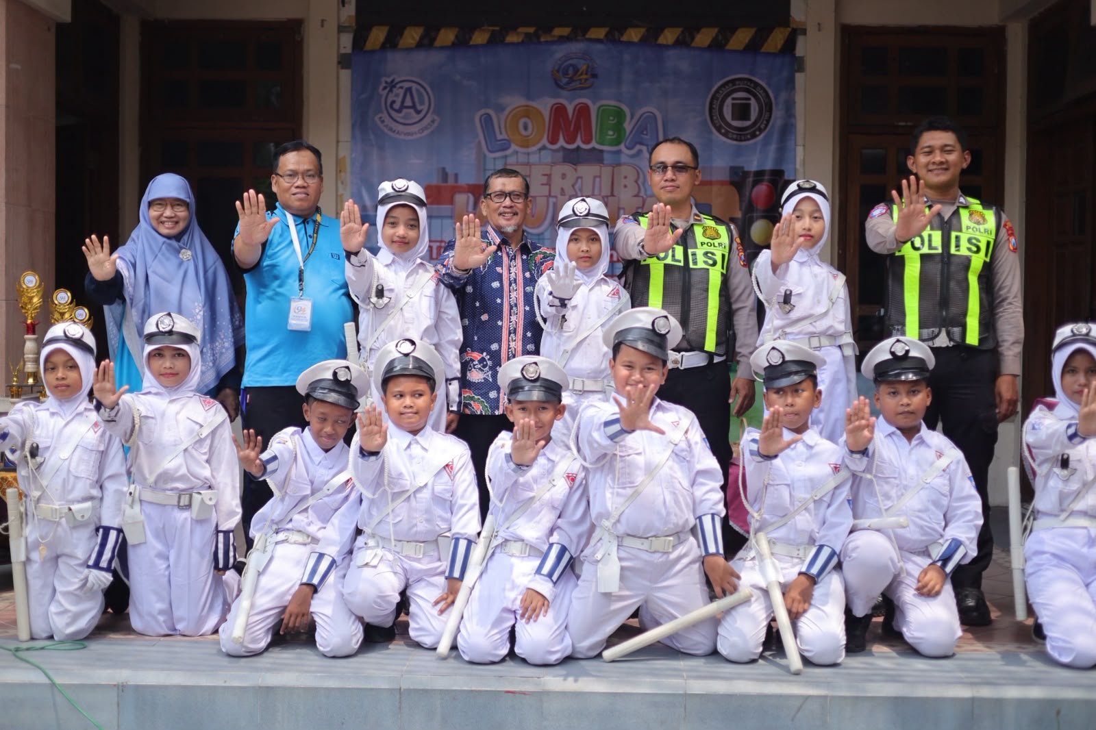 Satlantas Polres Gresik Kenalkan Tertib Lalu Lintas Sejak Dini, Anak-Anak Belajar Rambu Sambil Bersepeda