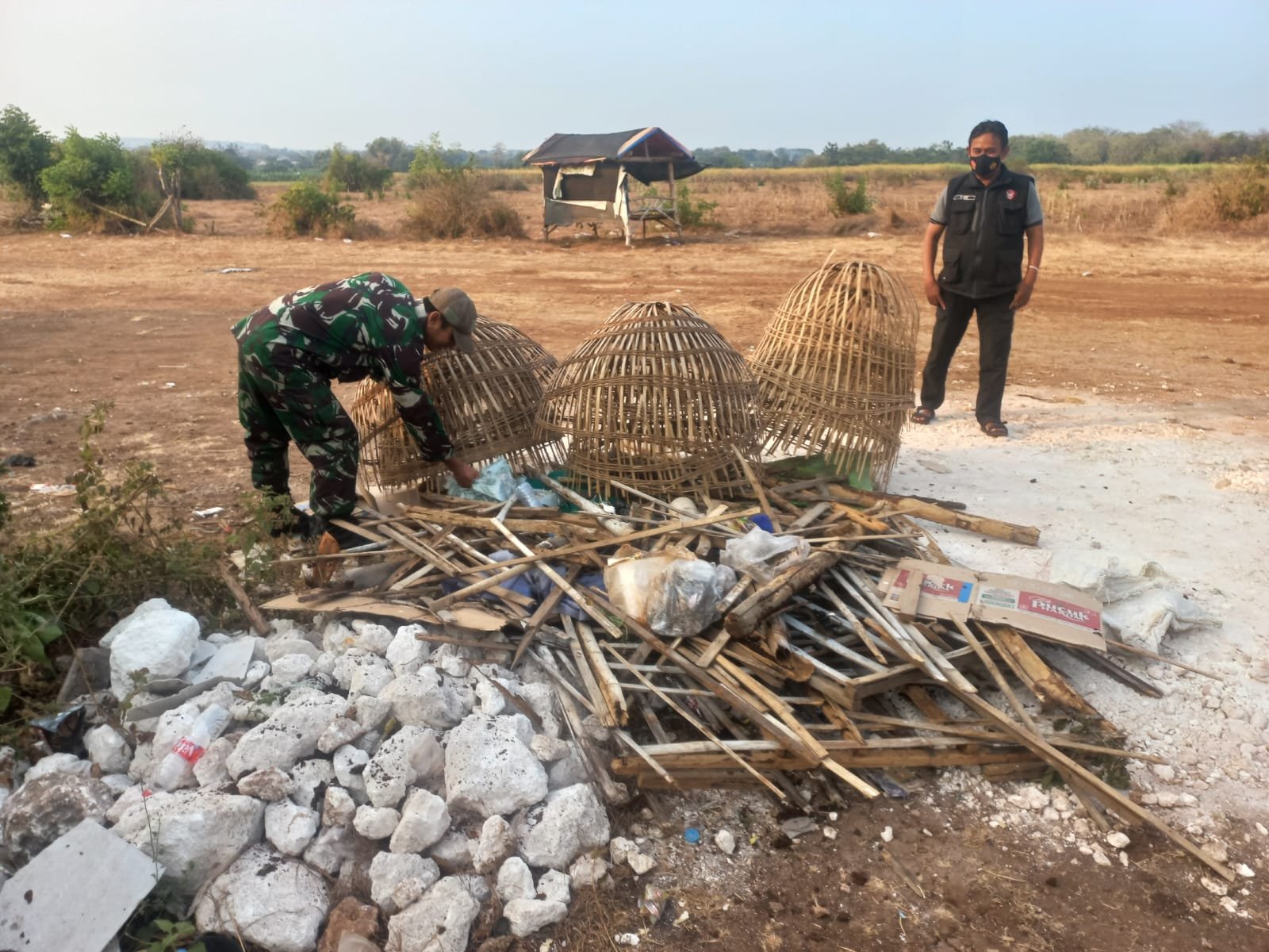 Polsek Sidayu Tertibkan Lokasi Diduga Jadi Tempat Judi Sabung Ayam di Gresik