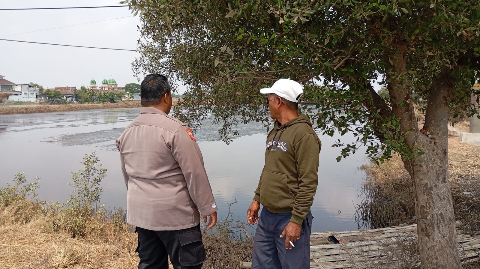 Polsek Duduksampeyan Cek Pemeliharaan Tambak Ikan di Desa Kemudi, Dukung Ketahanan Pangan Nasional