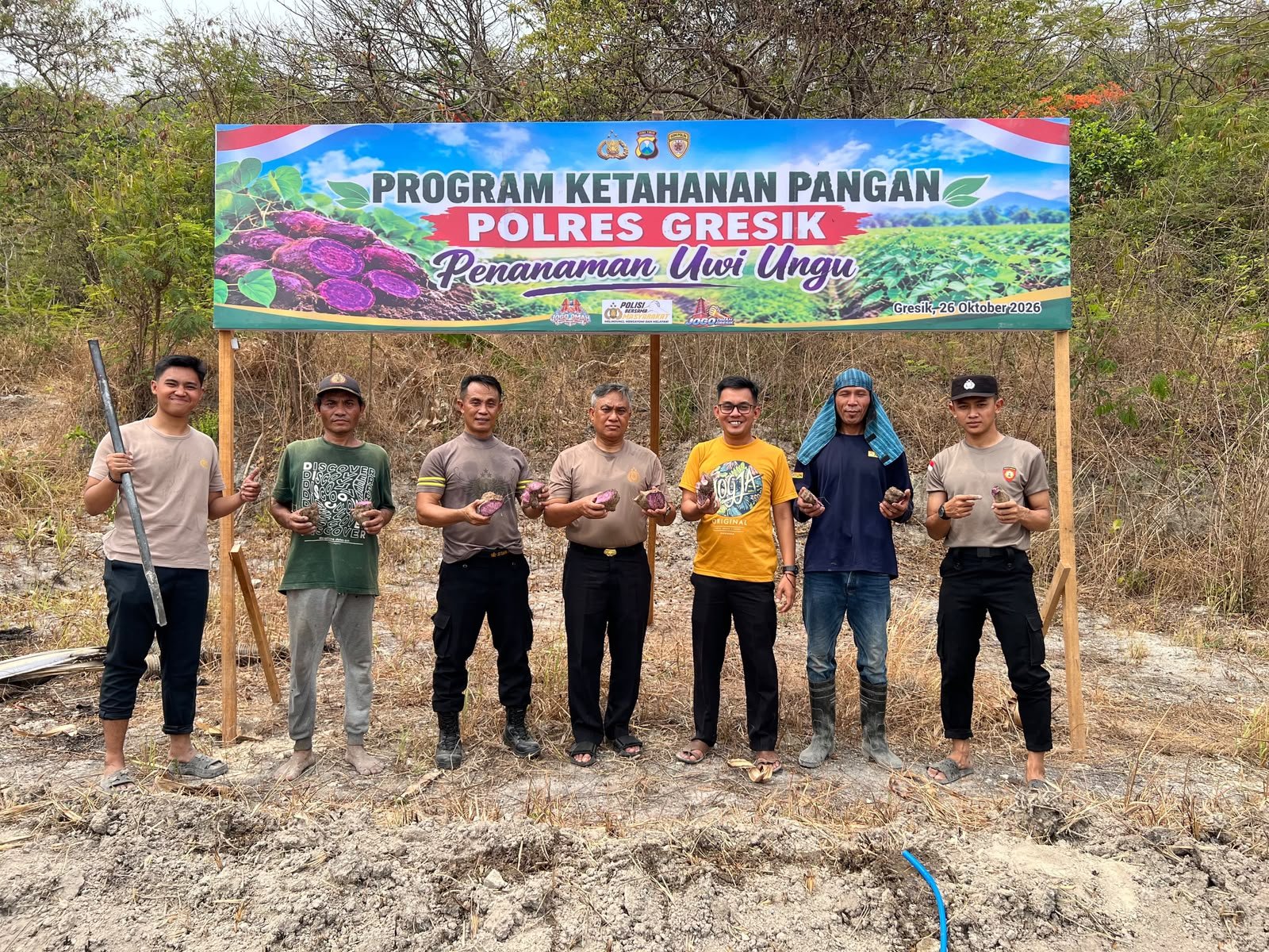 Manfaatkan Lahan 100 Meter Persegi, Polres Gresik Dorong Kemandirian Pangan Warga